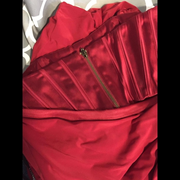 Red satin cocktail dress - Picture 5 of 6